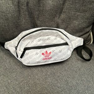NWOT Adidas Fannypack/Crossbody